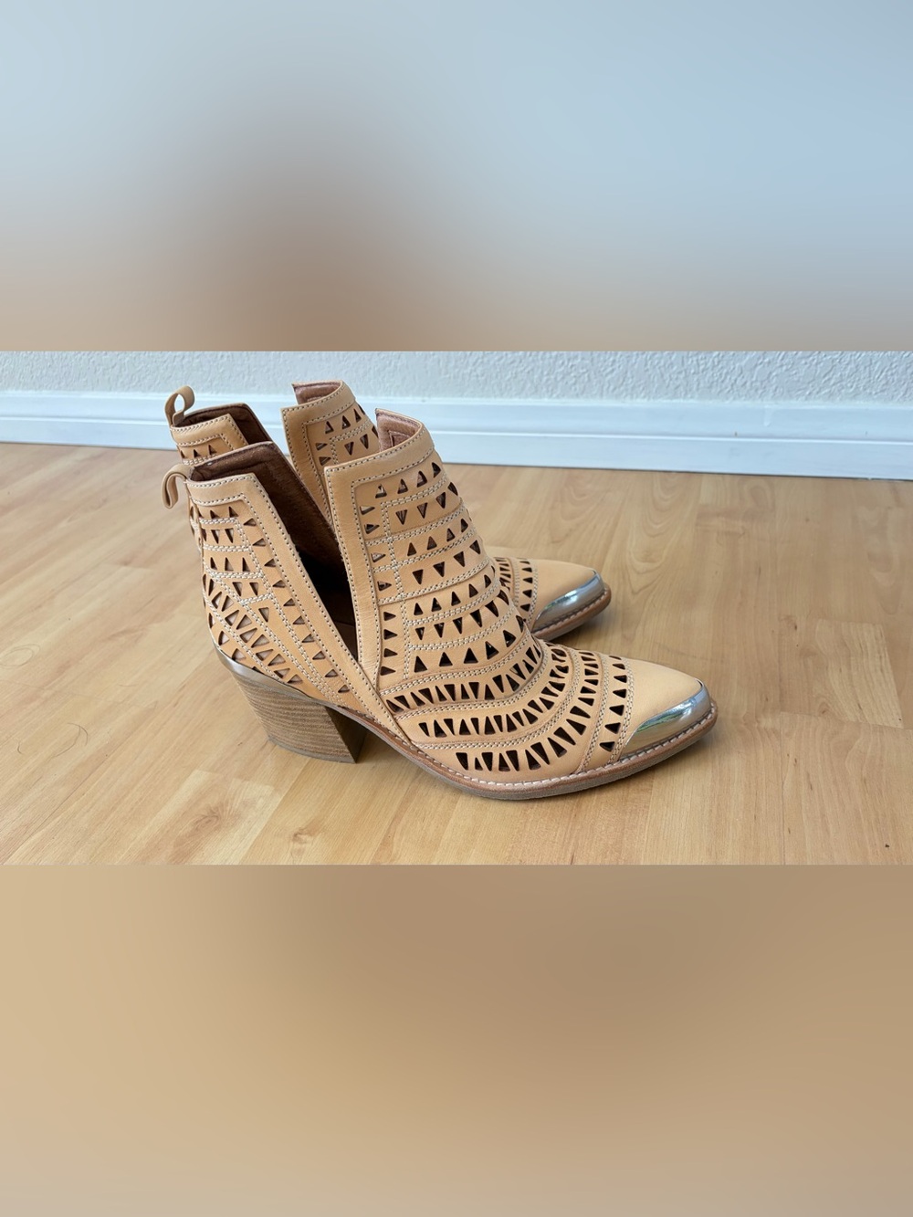 Jeffrey Campbell Women’s Beige Laser-Cut Ankle Boots with Silver Toe Cap - Picture 4 of 5